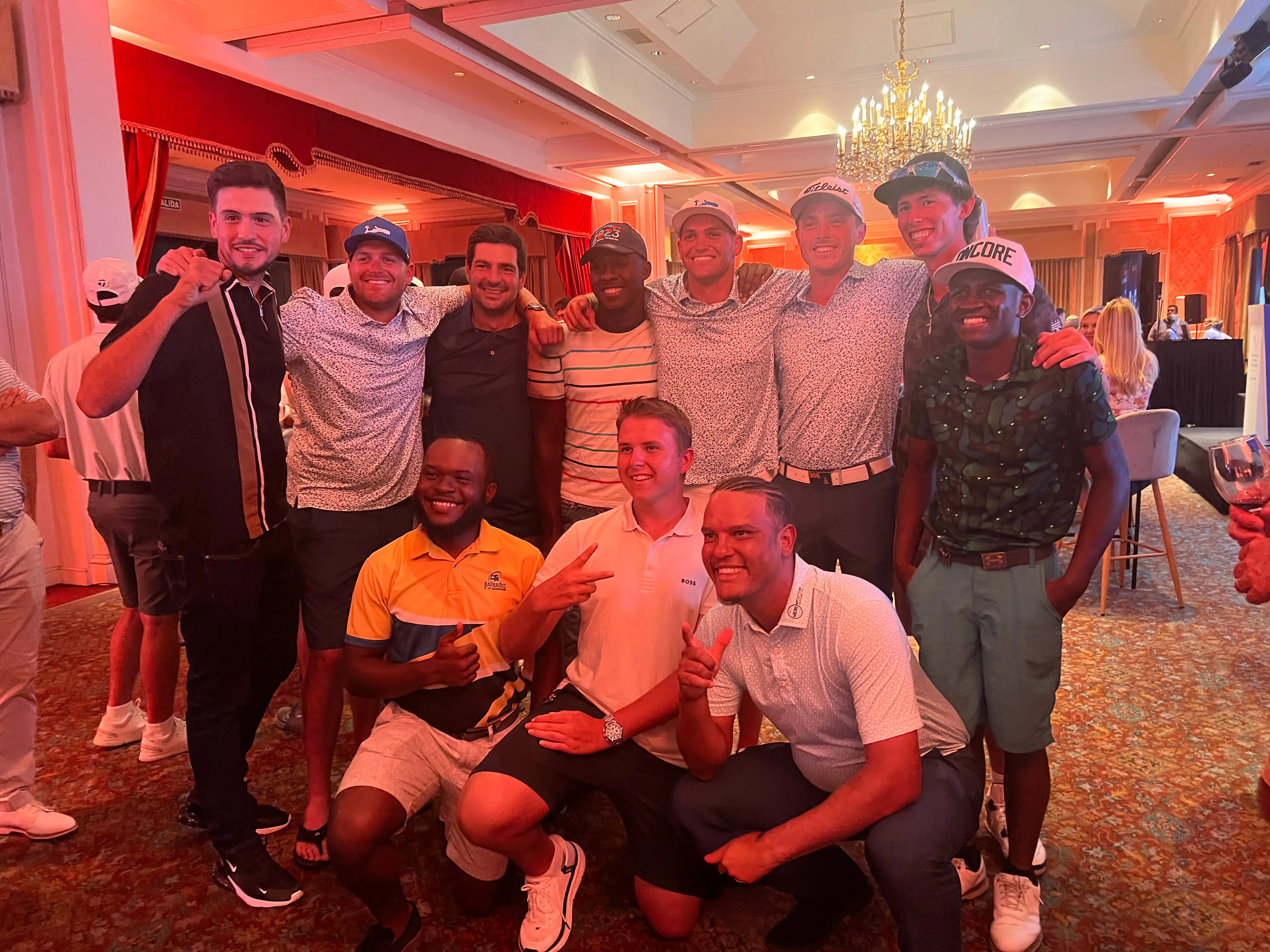 Foto del equipo en evento de golf 9